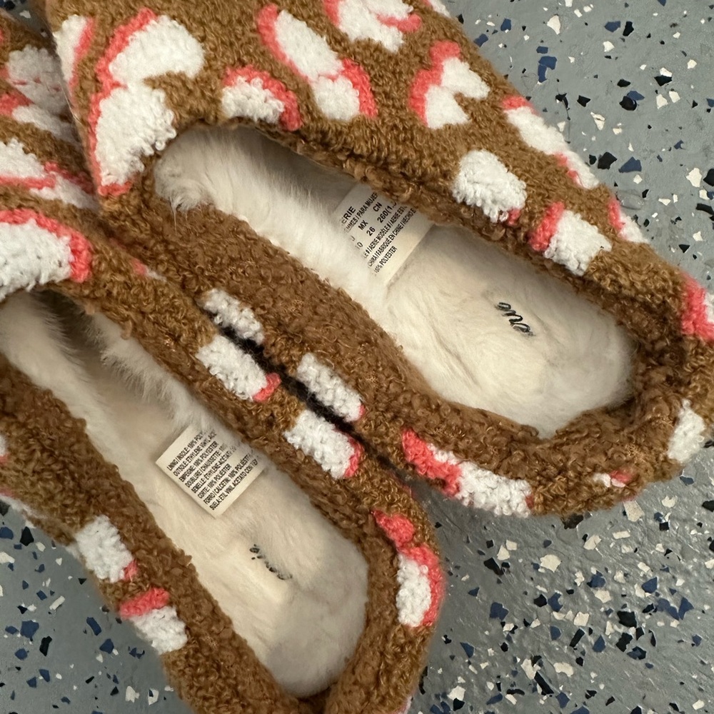 Aerie, Cozy Heart Pattern Slippers - Picture 3 of 5